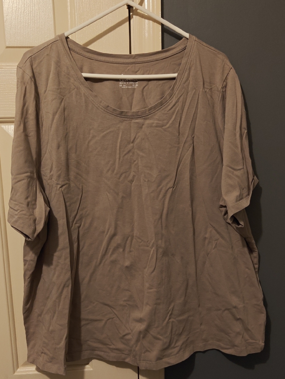 Everyday Scoop Neck Short Sleeve Top - Taupe